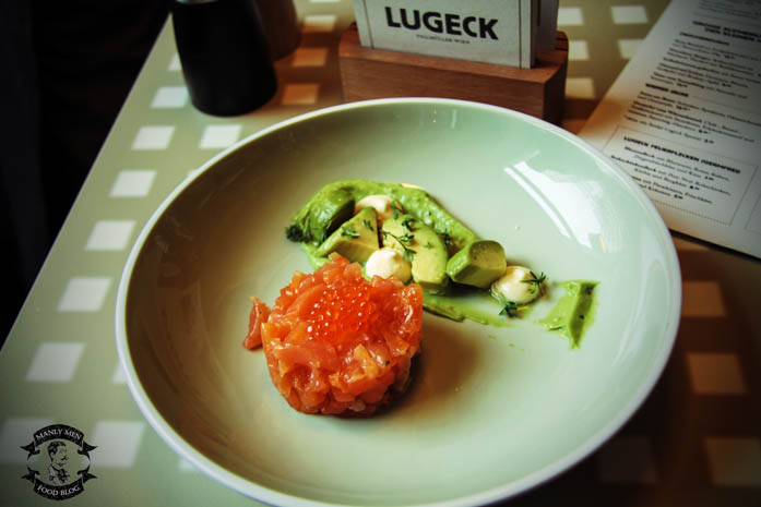 Saibling Tartar mit Advocado und Krenmayonaise