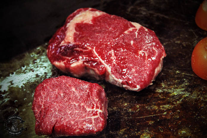 Das Steak wird scharf angebraten