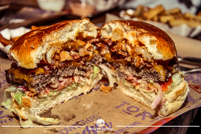 Burgers Bar - Classic Burger halbiert